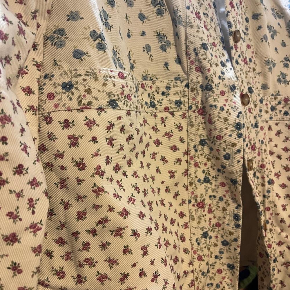 Sézane Floral-Lined Jean Jacket in Cream with Blue and Pink Flowers - Picture 7 of 8